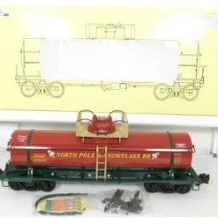 Aristo-Craft 41325 Christmas Single Dome Tank Car (Plastic Wheels) - Model Train Junction: Quality Parts and Art Supplies