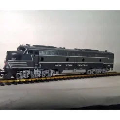 Aristo-Craft 23611 G Scale NYC E-8 Powered Diesel - Model Train Junction: Quality Parts and Art Supplies