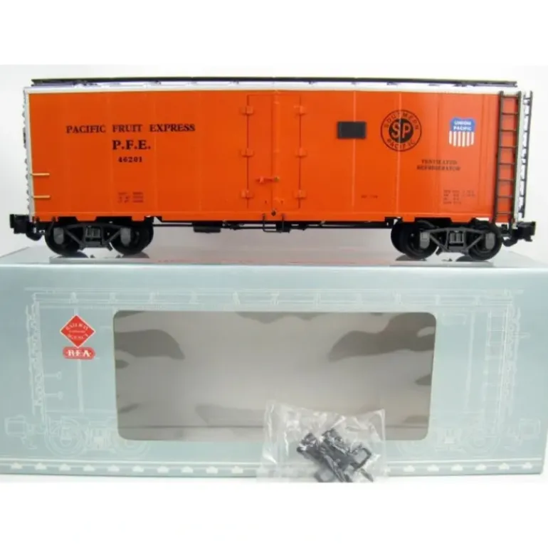 Aristo-Craft 46201 G Scale UP/SP Pacific Fruit Express Reefer W/Metal Wheels - Model Train Junction: Quality Parts and Art Supplies