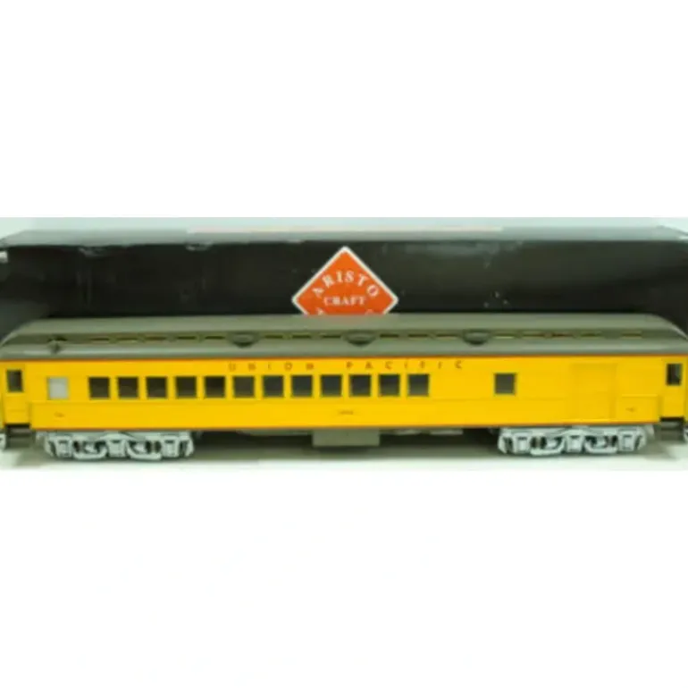 Aristo-Craft 31708 Union Pacific Heavyweight Combine Car (Metal Wheels) - Model Train Junction: Quality Parts and Art Supplies
