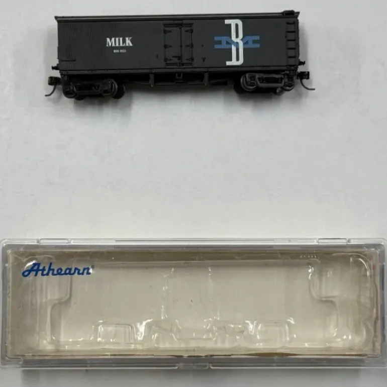Athearn 11639 N Boston & Maine 40' Milk Car #1923 - Model Train Junction: Quality Parts and Art Supplies