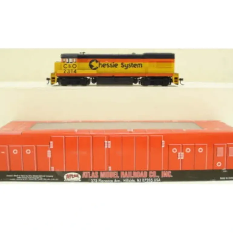 Atlas 8695 HO Scale Chessie System GE U23B Diesel Engine #2314 - Model Train Junction: Quality Parts and Art Supplies