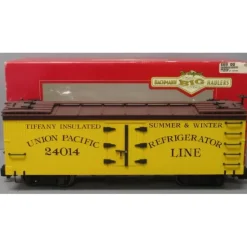 Bachmann 93201 G Gauge Plastic Union Pacific Reefer Car #24014 - Model Train Junction: Quality Parts and Art Supplies