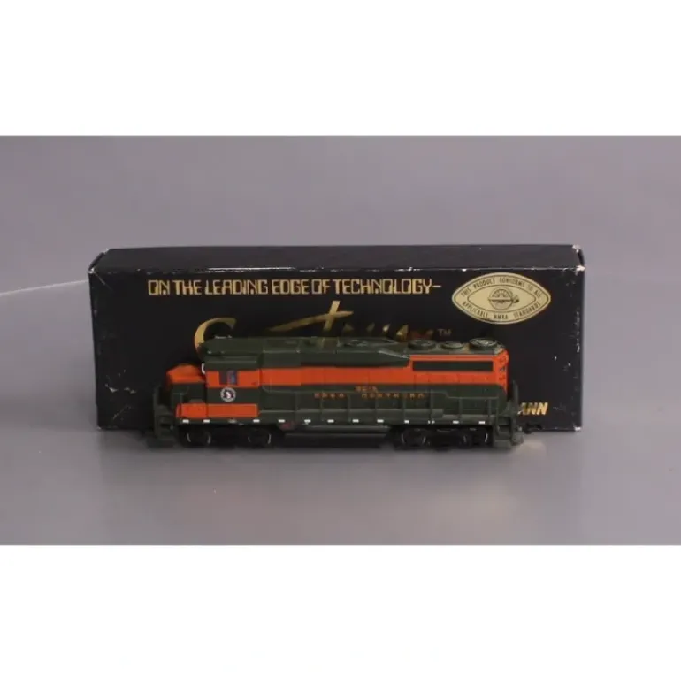 Bachmann 41-0825-11 HO Great Northern GP-30 Powered Diesel Locomotive #3016 LN/Box - Model Train Junction: Quality Parts and Art Supplies