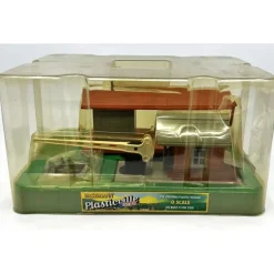 Bachmann 45307 O Plasticville Built-Up Loading Platform & Crossing Shanty - Model Train Junction: Quality Parts and Art Supplies