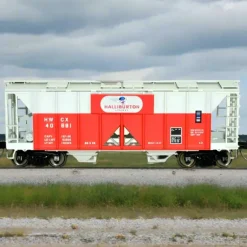 Bowser, HO Scale, 42756, 70-Ton 2-Bay Covered Hopper, Halliburton, #40881 - Model Train Junction: Quality Parts and Art Supplies