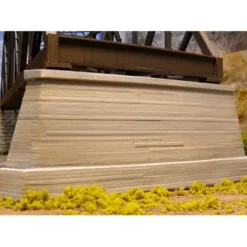 Chooch Enterprises 8433 HO Double-Track Concrete Pointed Bridge Pier - Model Train Junction: Quality Parts and Art Supplies