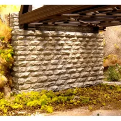 Chooch Enterprises 8450 HO Double-Track Cut Stone Bridge Abutment - Model Train Junction: Quality Parts and Art Supplies