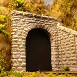Chooch Enterprises 8340 HO Single Cut Stone Tunnel Portal - Model Train Junction: Quality Parts and Art Supplies