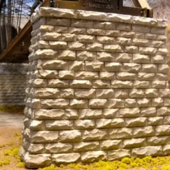 Chooch Enterprises 8431 HO Single Track Cut Stone Bridge Pier W/Rectangular Base - Model Train Junction: Quality Parts and Art Supplies