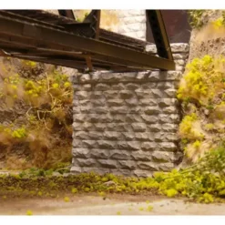 Chooch Enterprises 9840 N Single-Track Cut Stone Bridge Abutment 2-Piece Set - Model Train Junction: Quality Parts and Art Supplies