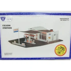 IHC 7757 HO Scale Exxon Station Kit - Model Train Junction: Quality Parts and Art Supplies