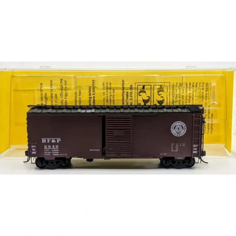 Kadee 4303 HO Richmond, Fredericksburg & Potomac 40' PS-1 Boxcar #2840 - Model Train Junction: Quality Parts and Art Supplies