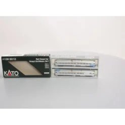 Kato 106-3010 N Scale C&NW Budd RDC-1 #9933 & RDC2 #9935 - Model Train Junction: Quality Parts and Art Supplies