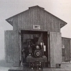 Kits by Emerson On30 Scale Single Stall Engine House Building Kit - Model Train Junction: Quality Parts and Art Supplies