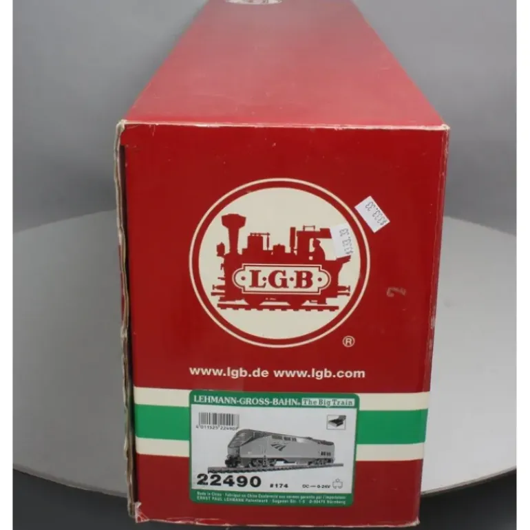 LGB 22490 G Gauge Amtrak Genesis Diesel Engine #174 - Model Train Junction: Quality Parts and Art Supplies