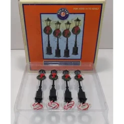Lionel 6-37907 O Christmas Street Lamps with Wreaths (Set of 4) - Model Train Junction: Quality Parts and Art Supplies