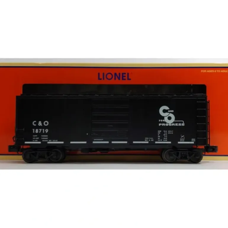Lionel 6-27241 O Gauge Chesapeake and Ohio PS-1 Boxcar #18719 - Model Train Junction: Quality Parts and Art Supplies
