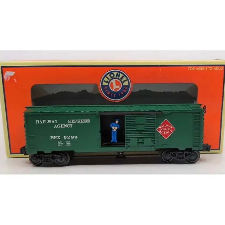 Lionel 6-26792 O Gauge REA Operating Boxcar - Model Train Junction: Quality Parts and Art Supplies