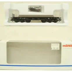 Marklin 4867 HO Scale Flatcar with Stakes - Model Train Junction: Quality Parts and Art Supplies
