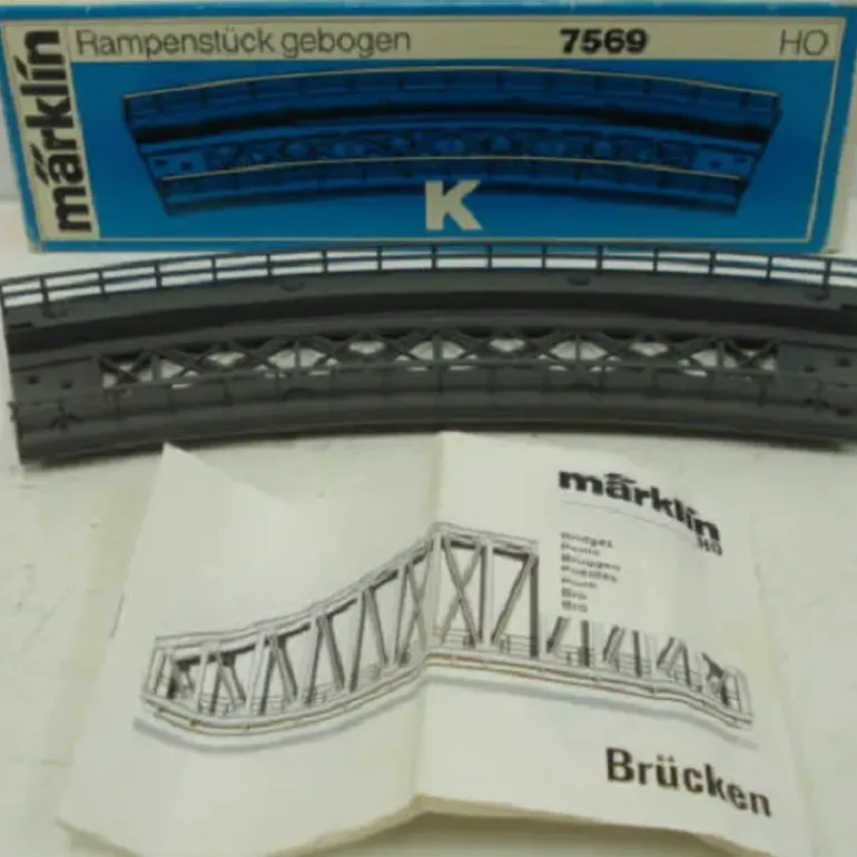 Marklin 7569 HO Scale K Bridge Ramp 16-3/4R - Model Train Junction: Quality Parts and Art Supplies