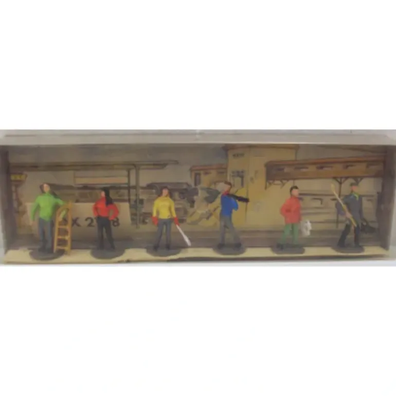 Merten 2138 HO Winter Sports Passengers Figures (Set of 6) - Model Train Junction: Quality Parts and Art Supplies