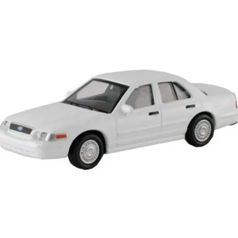 Model Power 19391 '05 Victoria wht,blck int - Model Train Junction: Quality Parts and Art Supplies