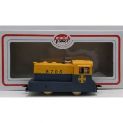 Model Power 6705 HO Scale ATSF Porter Hustler - Model Train Junction: Quality Parts and Art Supplies