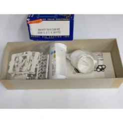 Roundhouse 3304 White GATX Shorty Tank Car Kit - Model Train Junction: Quality Parts and Art Supplies