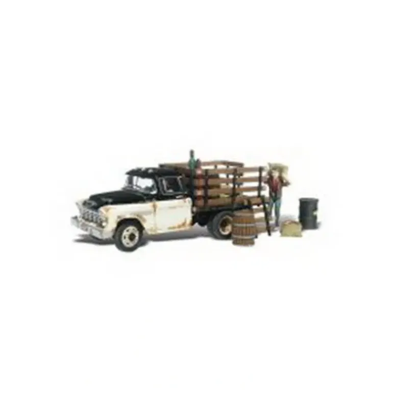 Woodland Scenics AS5538 HO AutoScenes Henry''s Haulin'' - Model Train Junction: Quality Parts and Art Supplies