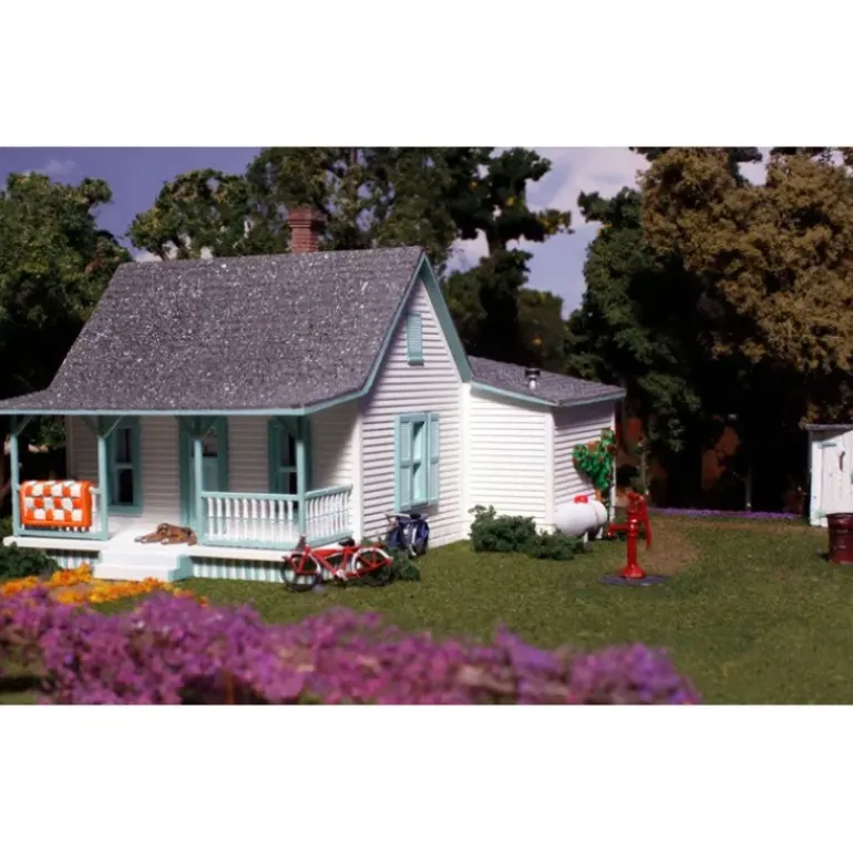 Woodland Scenics PF5186 HO Country Cottage Building Kit - Model Train Junction: Quality Parts and Art Supplies